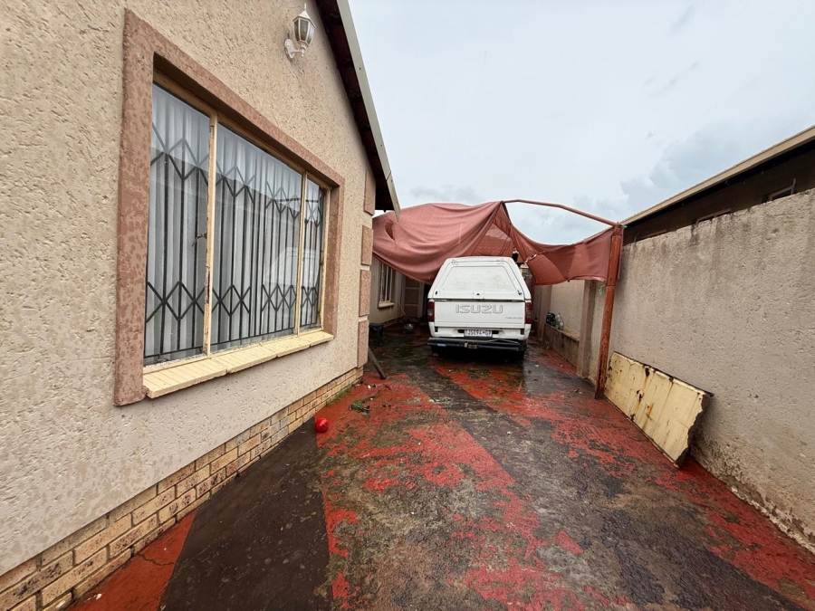 4 Bedroom Property for Sale in Tlhabane West North West